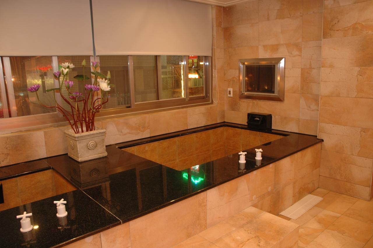Jin Spa Resort Hotel Jinshan Bagian luar foto